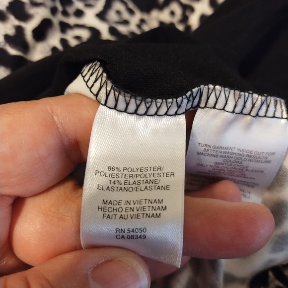 Jones New York leopard print Zip-up Sports Jacket 2X. Black accent sides - Picture 7 of 8